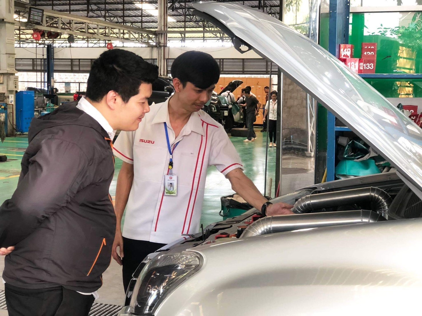 การรับประกันอะไหล่และงานซ่อม